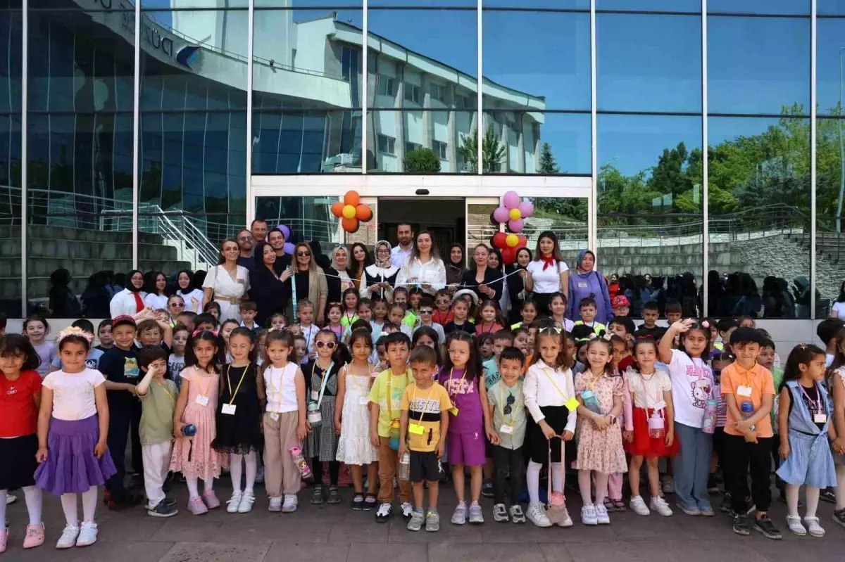 Düzce Üniversitesi'nde 'Çocuklar Gülerse Dünya Güler' Etkinliği