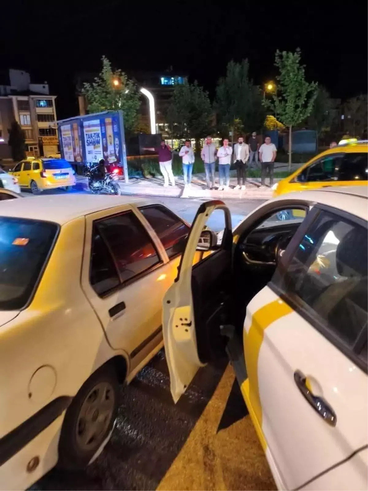 Elazığ'da İki Otomobil Çarpıştı, 2 Yaralı