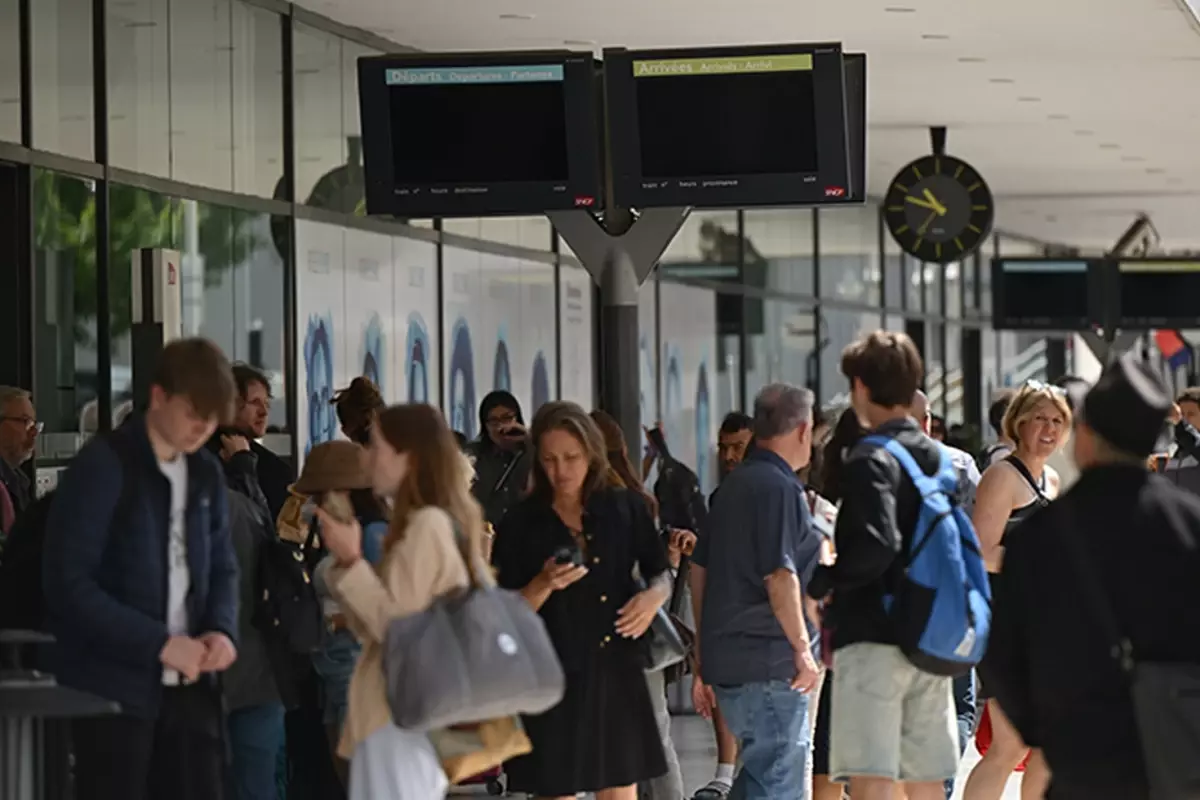 Fransa'da büyük elektrik kesintisi! 160 bin hane karanlığa gömüldü