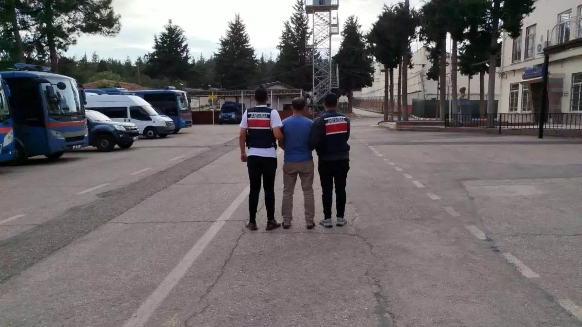 Gaziantep'te Göçmen Kaçakçılığı Operasyonu: 14 Düzensiz Göçmen ve 4 Organizatör Yakalandı