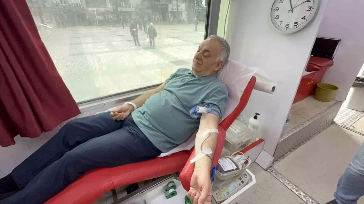 Görme Engelli Eski Milletvekili Lokman Ayva'dan Kan Bağışı Çağrısı