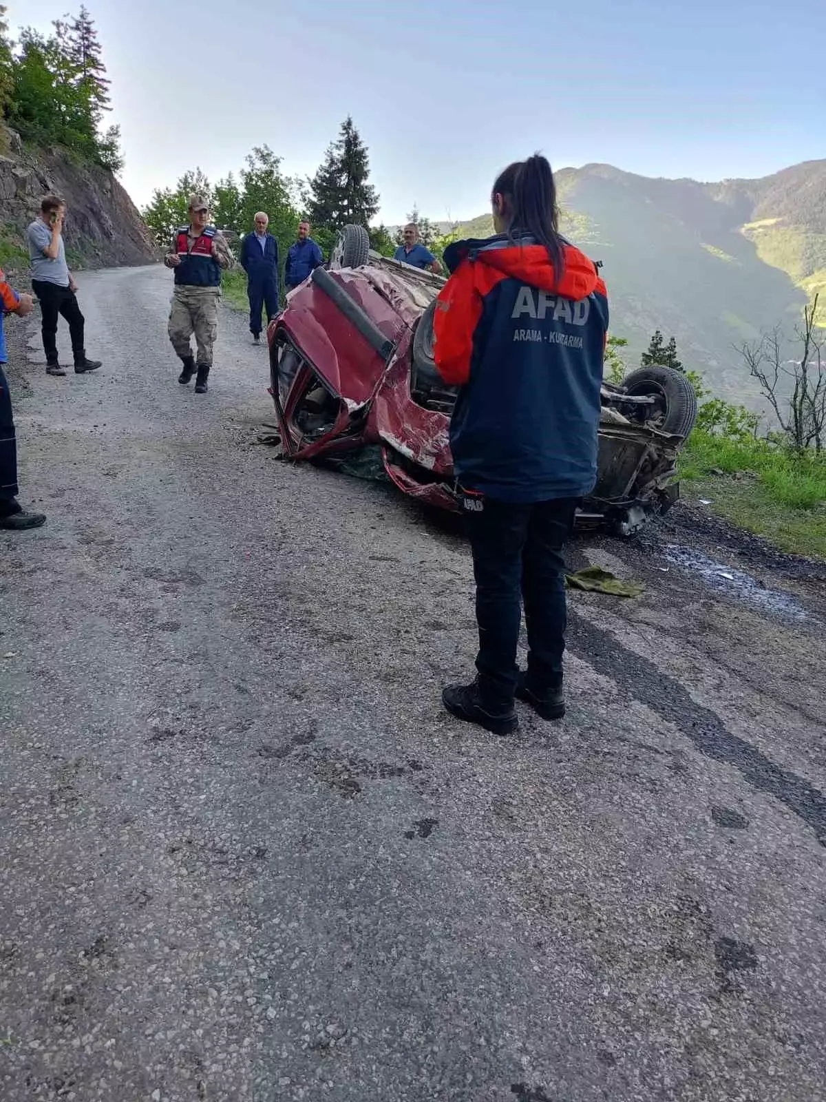 Gümüşhane'de Uçurumdan Düşen Araçta 2 Kişi Ağır Yaralandı