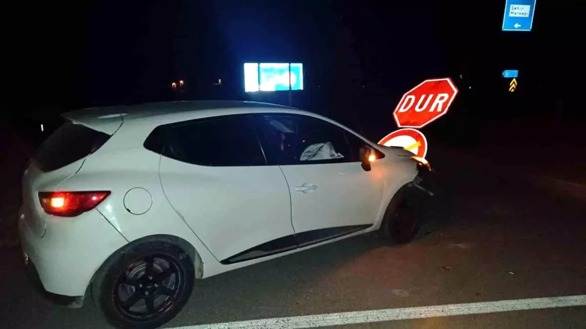 Alkollü ve Ehliyetsiz Sürücü Kaza Yaptı: 1 Yaralı