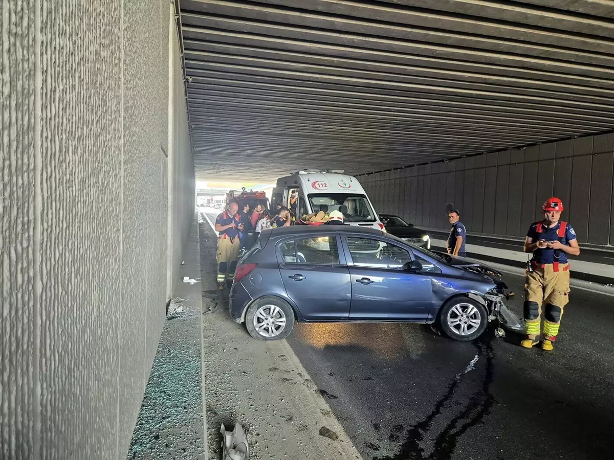 Manisa'da Otomobil Kazasında 5 Kişi Yaralandı