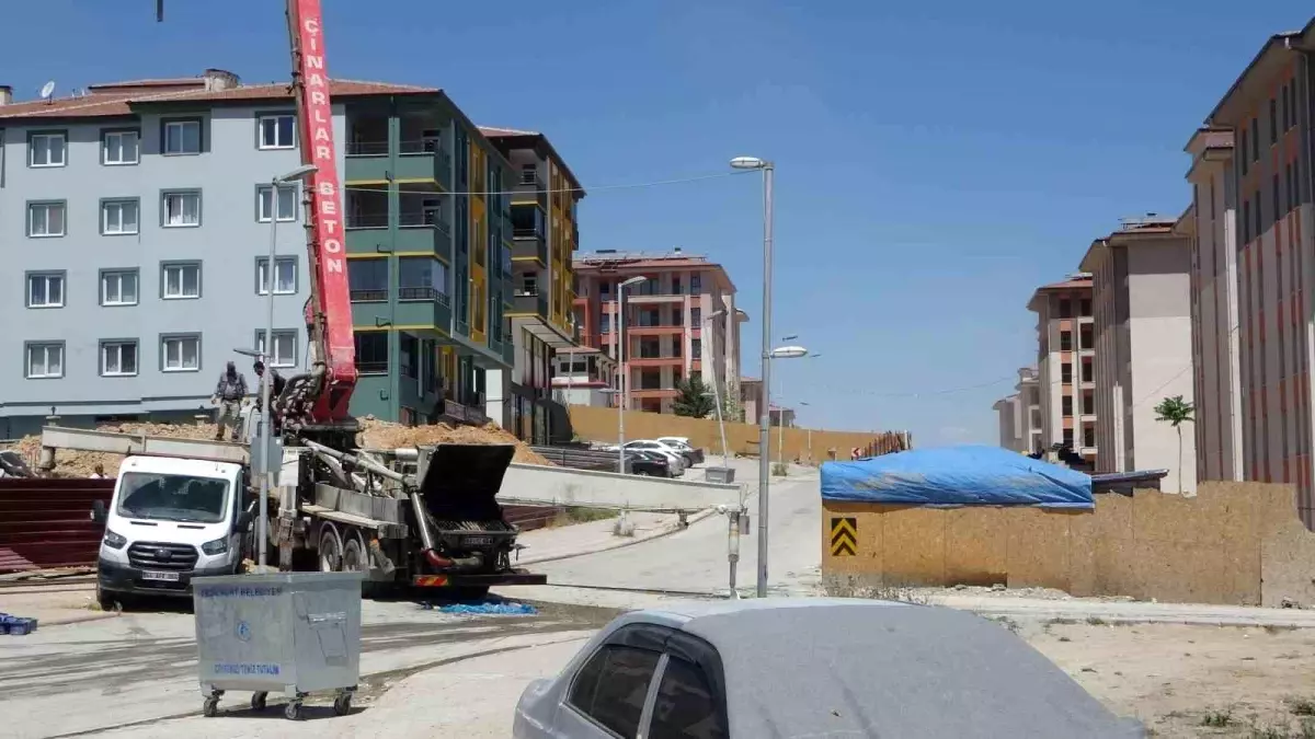 Malatya'da İnşaatta Çukura Düşen İşçi Yaralandı