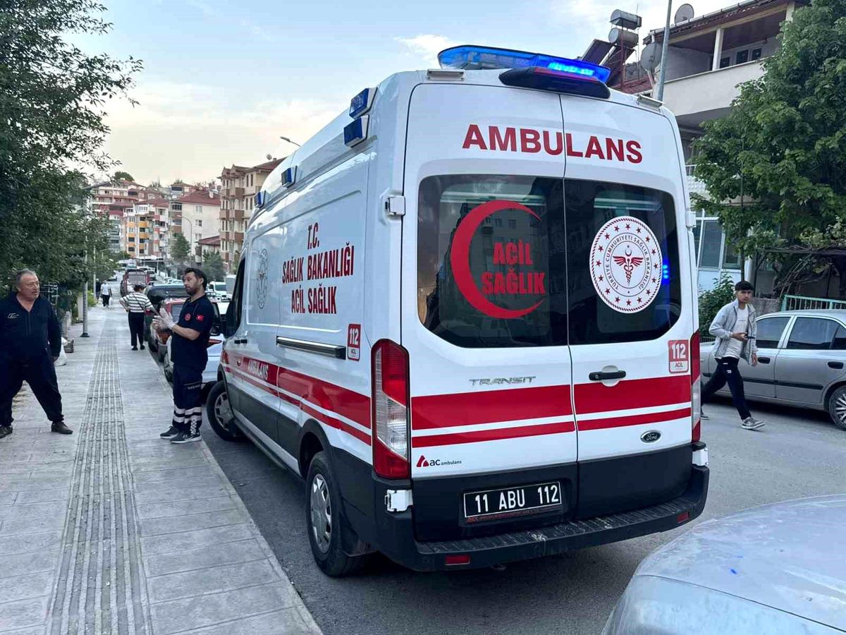 Bilecik'te Motosiklet ve Bisiklet Çarpıştı: 1 Yaralı
