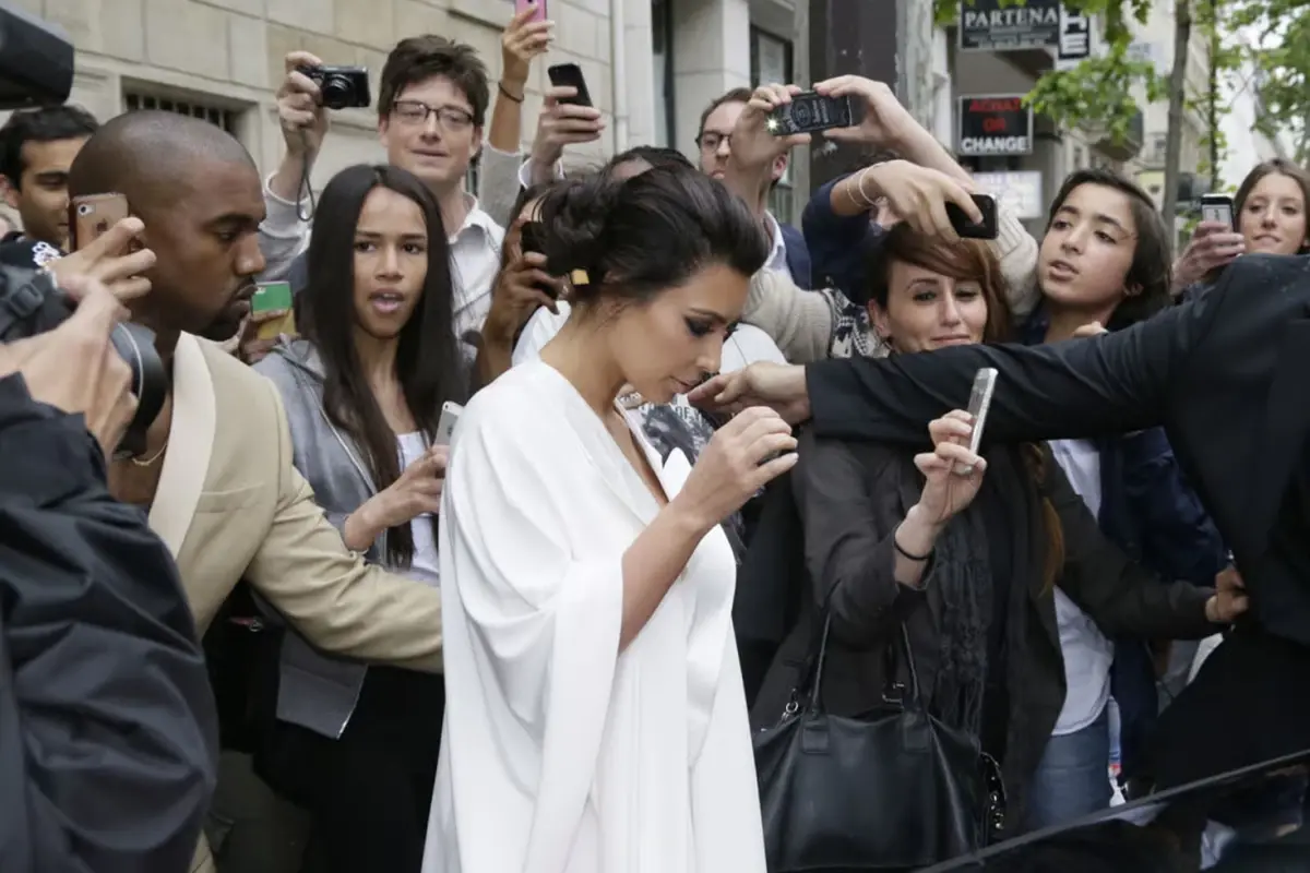 Kim Kardashian'ı kelepçeleyip soyan 7 kişiye hapis cezası