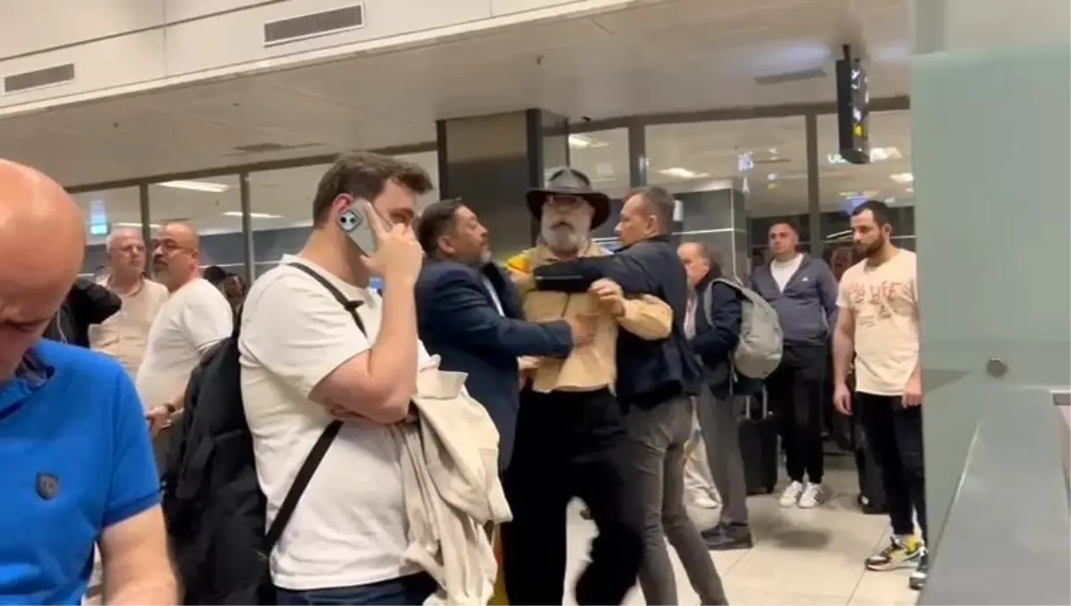 Cüneyt Asan Havalimanında Yolcuyla Tartıştı