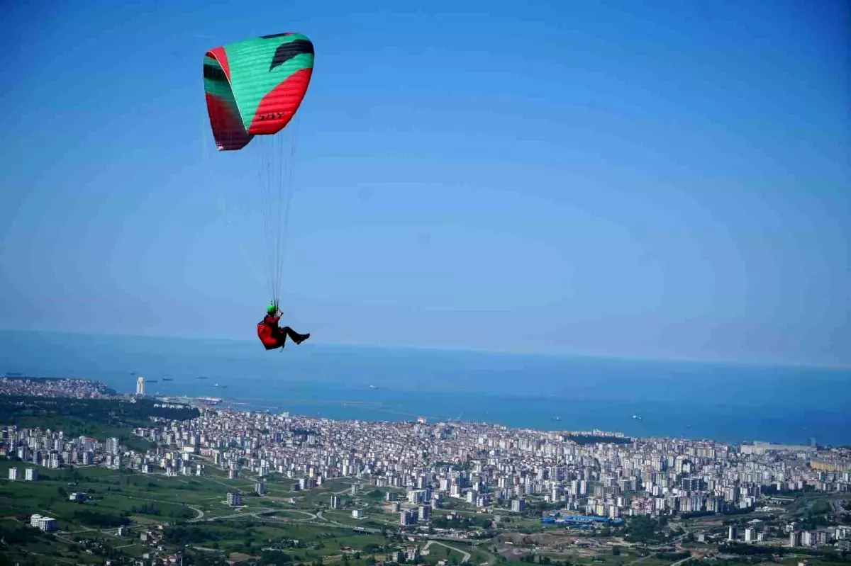 Samsun'da Yamaç Paraşütü ile Bayram Coşkusu