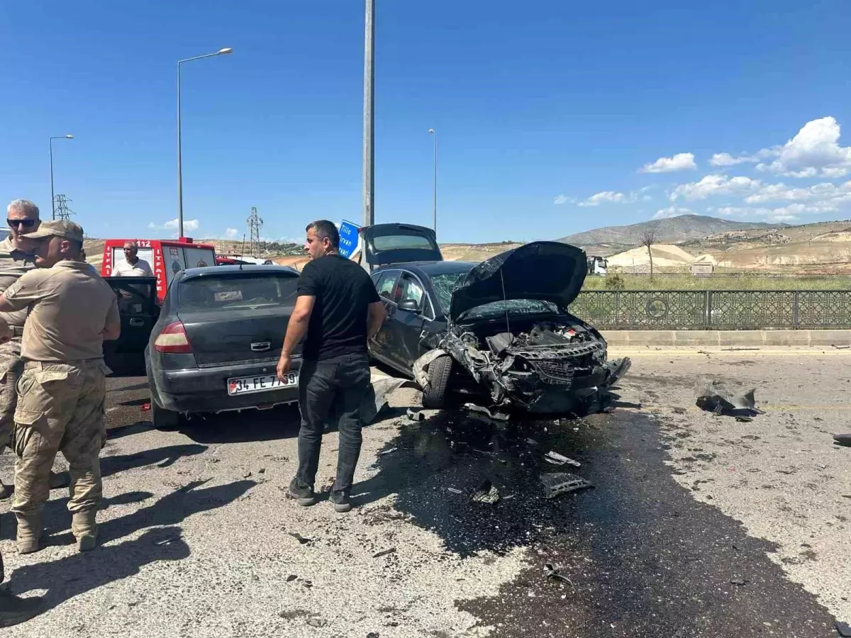 Siirt Çevre Yolu'nda Trafik Kazası: 4 Yaralı