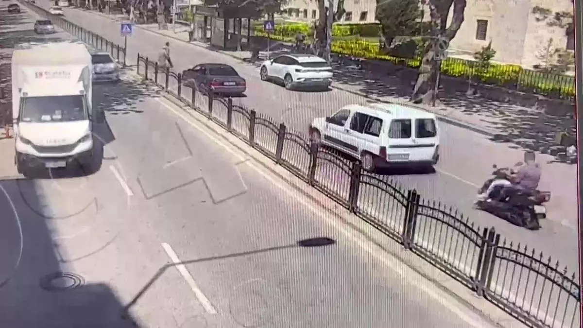 Amasya'da Motosiklet Sürücüsü Cep Telefonuna Dikkat Etti, Kaza Yaptı