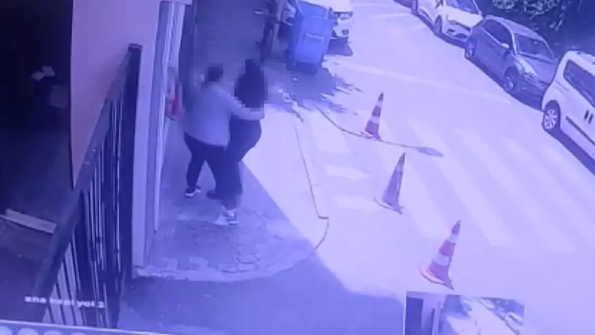 Üsküdar'da Lise Öğrencisi Arkadaşını Bıçakla Yaraladı