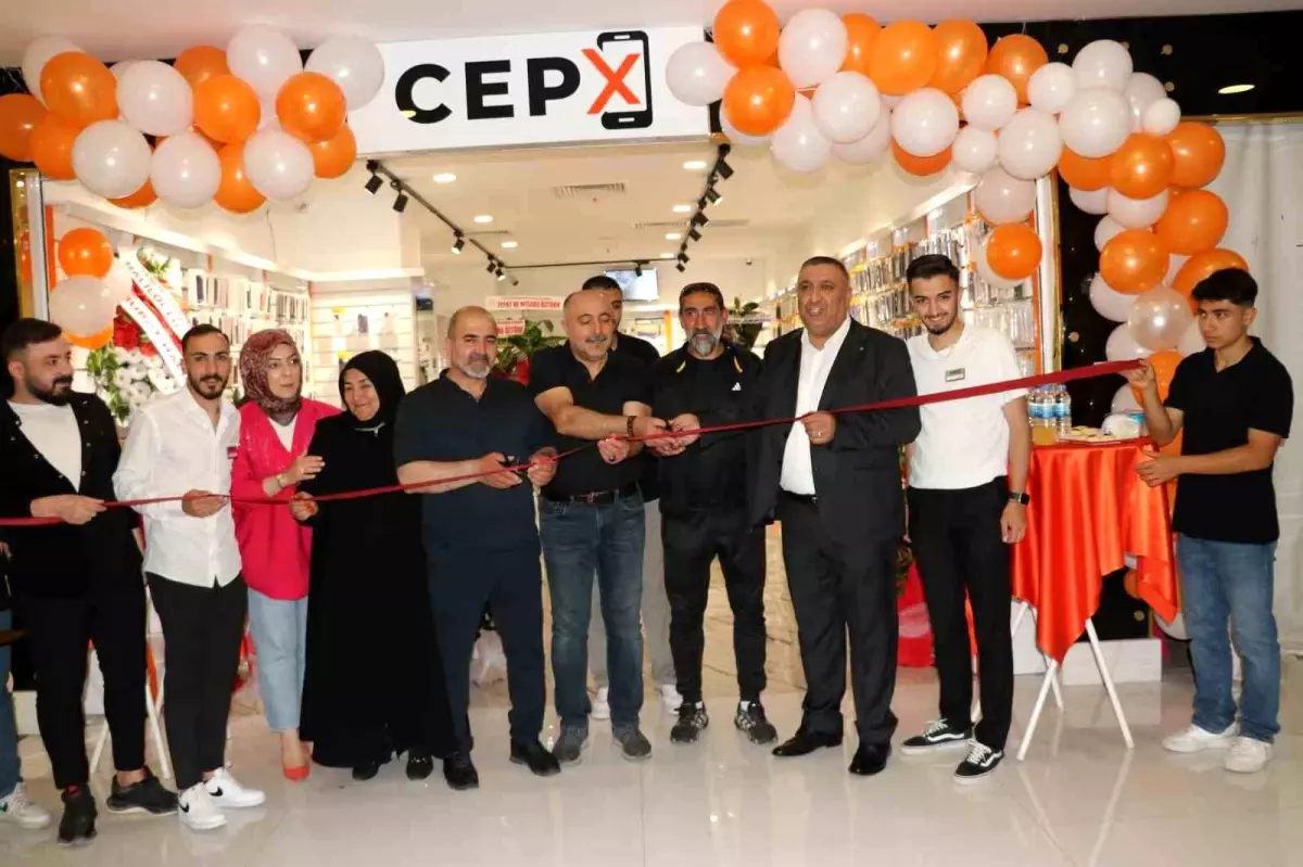 Van'da Genç Girişimcilerden Yeni Telefon Mağazası: Cep X