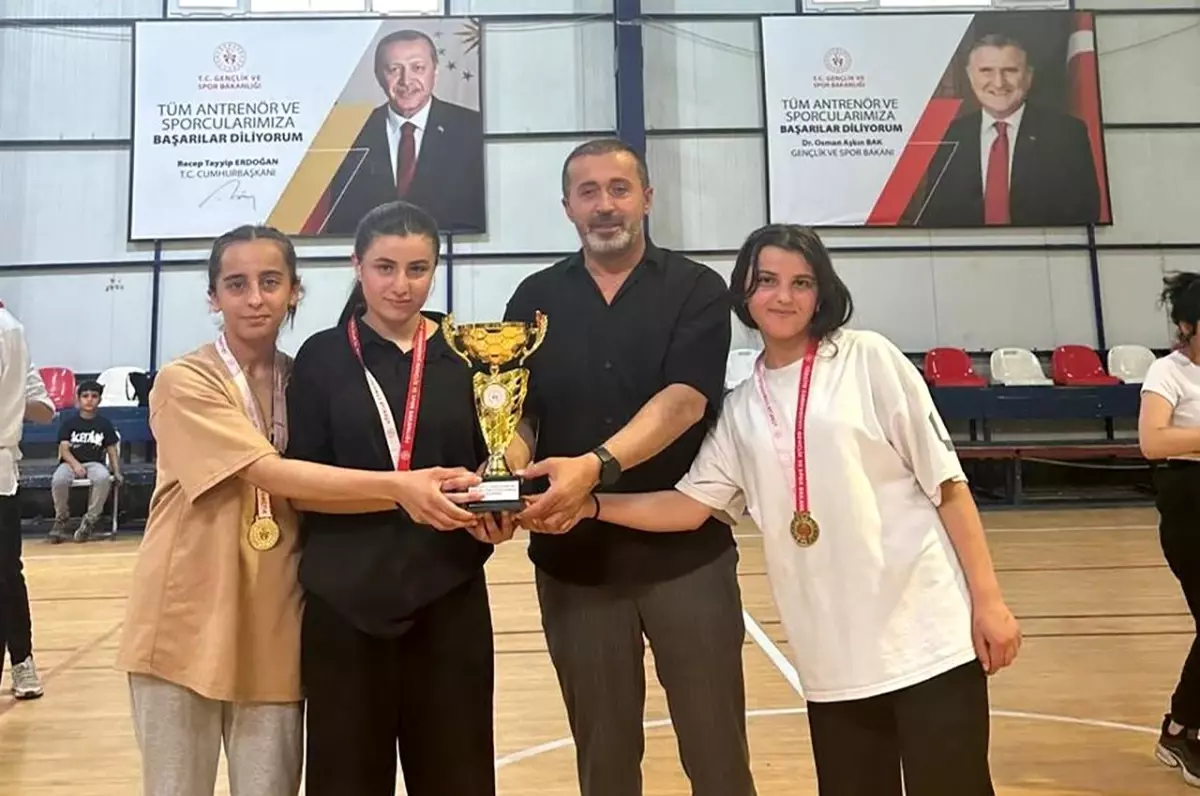 Hakkari'de 3x3 Sokak Basketbol Turnuvası Coşkusu