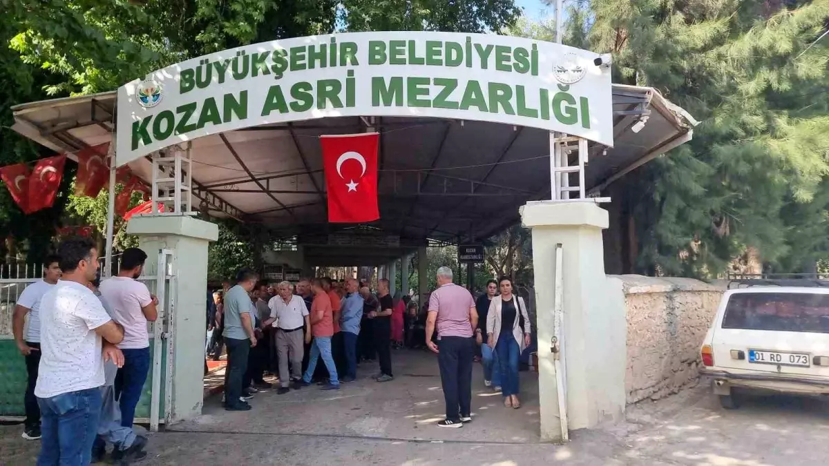 Adana'da Eski Eşi Tarafından Öldürülen Esengül Kaya Son Yolculuğuna Uğurlandı