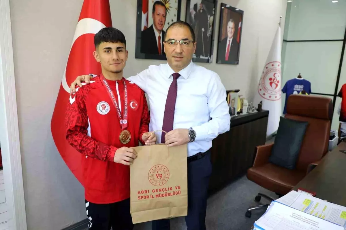 Ağrılı Boksör Ramazan Alptekin Türkiye Şampiyonu Oldu