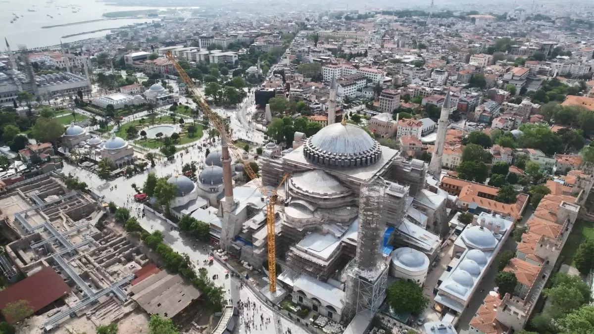 Ayasofya Camii Kubbesinde Kapsamlı Restorasyon Çalışmaları Devam Ediyor