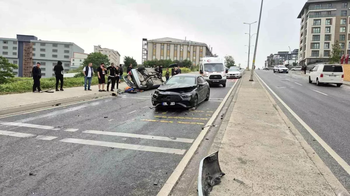 Beylikdüzü'nde Trafik Kazası: 4 Yaralı