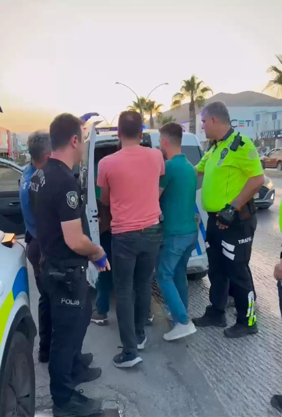 Bodrum'da Alkollü Sürücü Polisle Kavga Etti