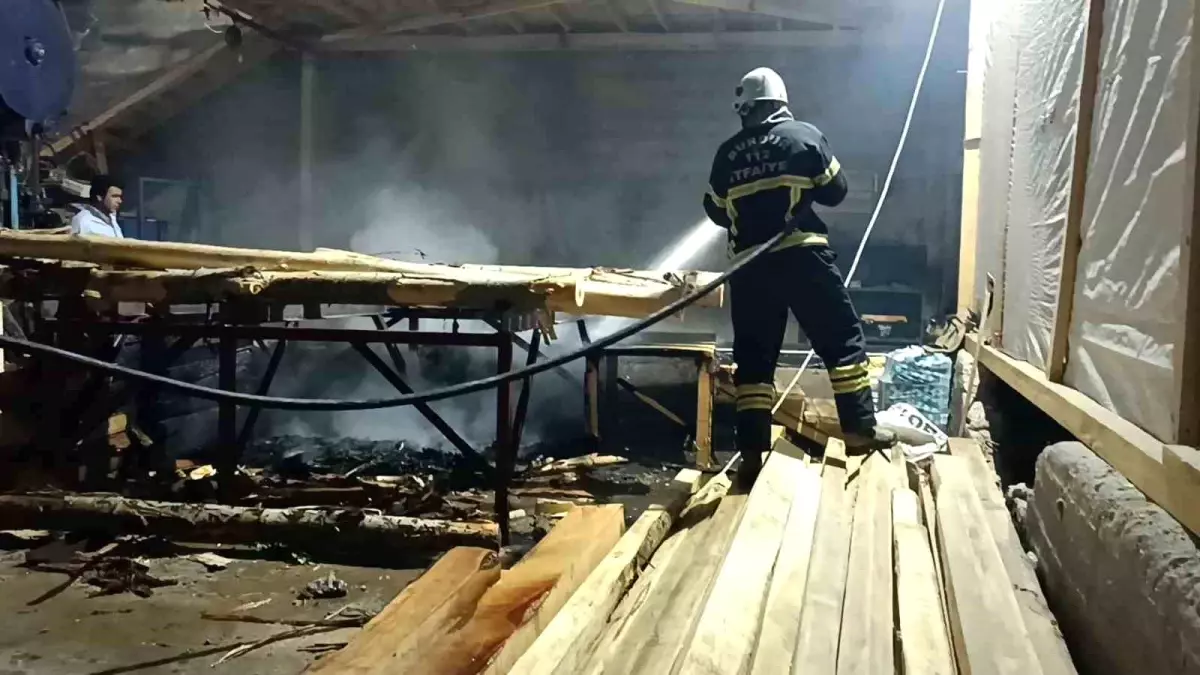 Burdur'da Hizar Atölyesinde Yangın Korkuttu