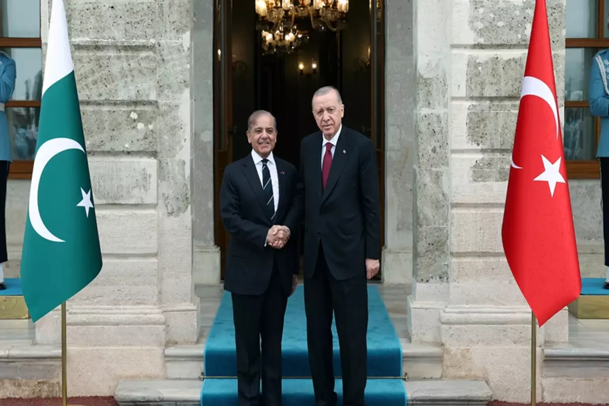 Cumhurbaşkanı Erdoğan, İstanbul'da Pakistan Başbakanı ile görüştü