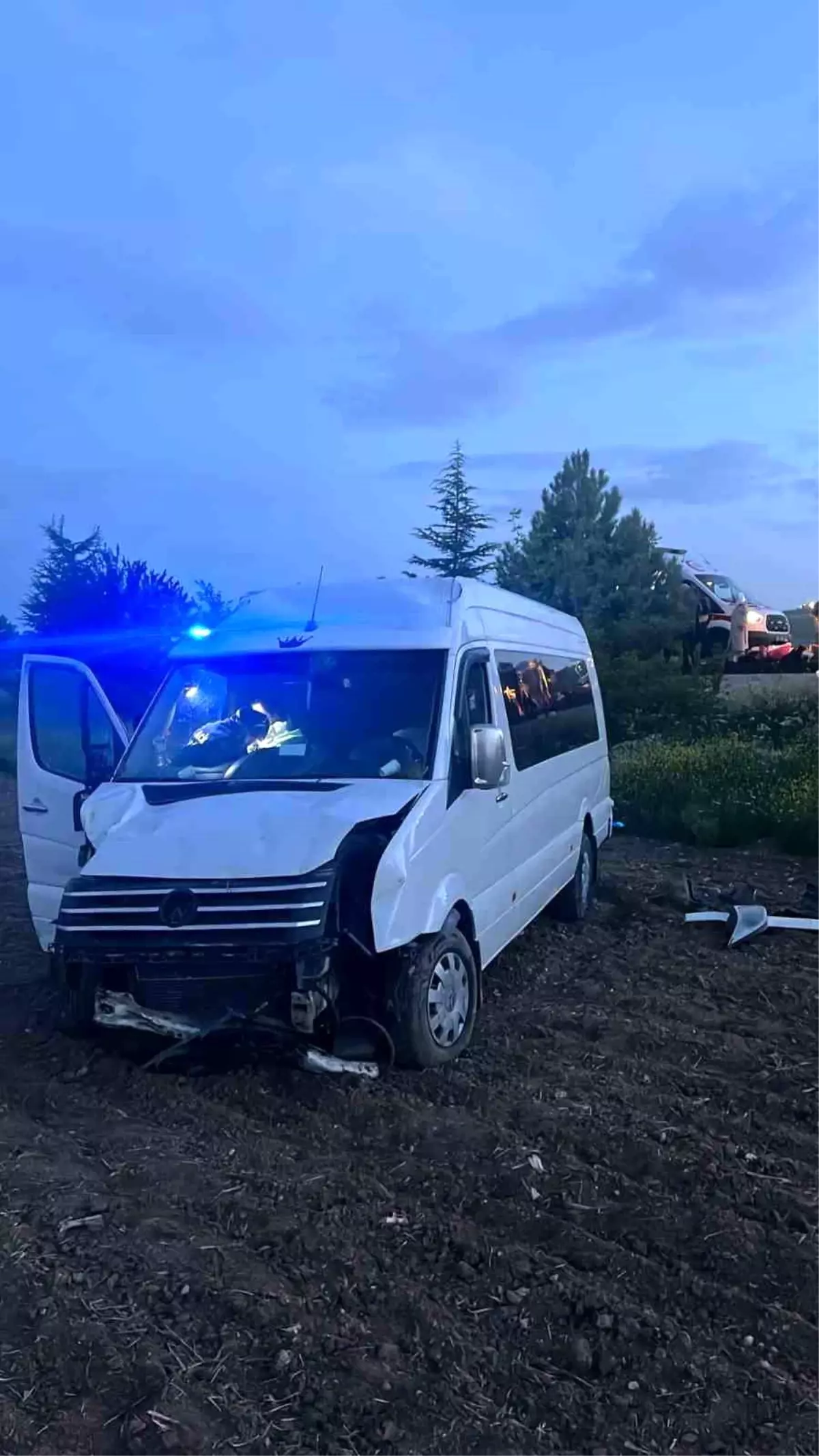 Afyonkarahisar'da Yolcu Minibüsü Devrildi: 6 Yaralı
