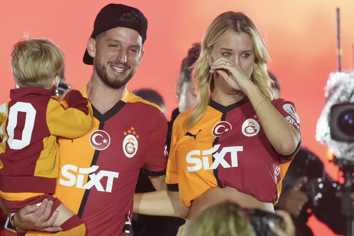 Dries Mertens, Galatasaray taraftarına ağlayarak veda etti