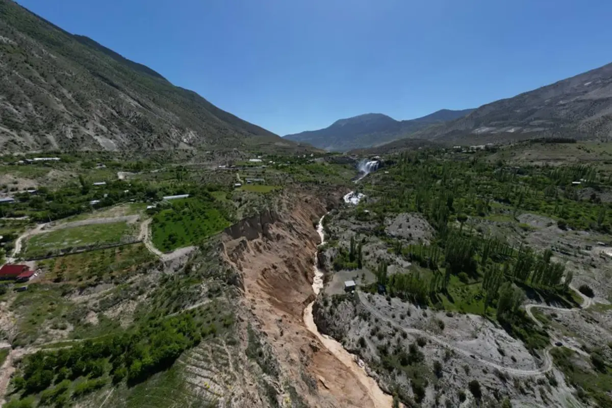 Erzurum'dan korkutan heyelan! Zemin 12 metre yer değiştirdi