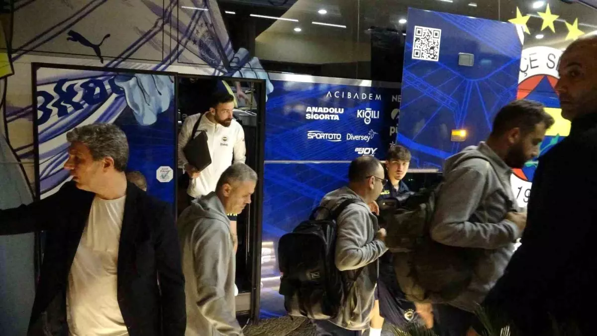 Fenerbahçe, Mersin'e Geldi: Taraftarlar Coşkuyla Karşıladı