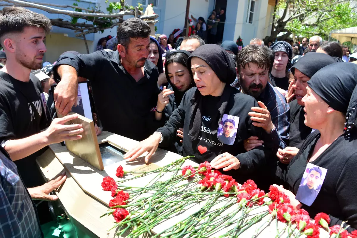 Fransa'da Baltayla Öldürülen Hasan Horoz, Nurhak'ta Gözyaşlarıyla Defnedildi