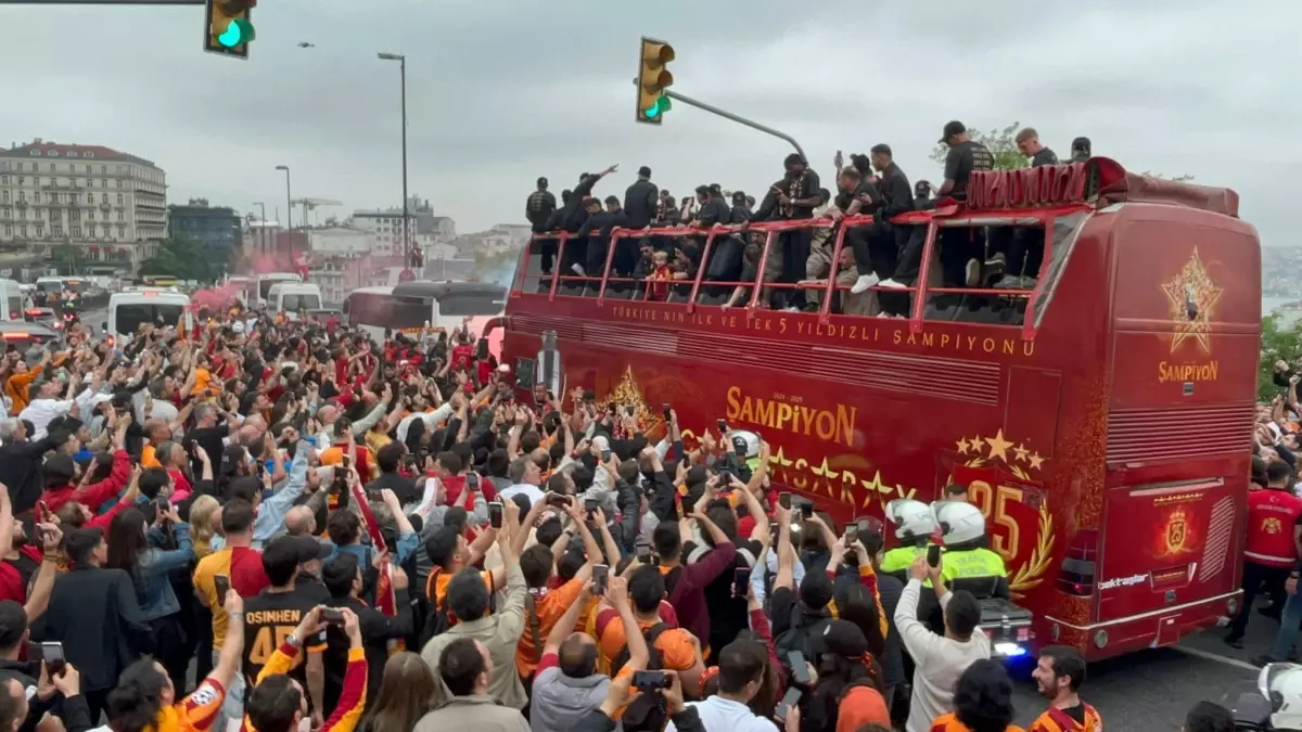 Galatasaray, Şampiyonluk Kutlamaları İçin Yenikapı'ya Hareket Etti