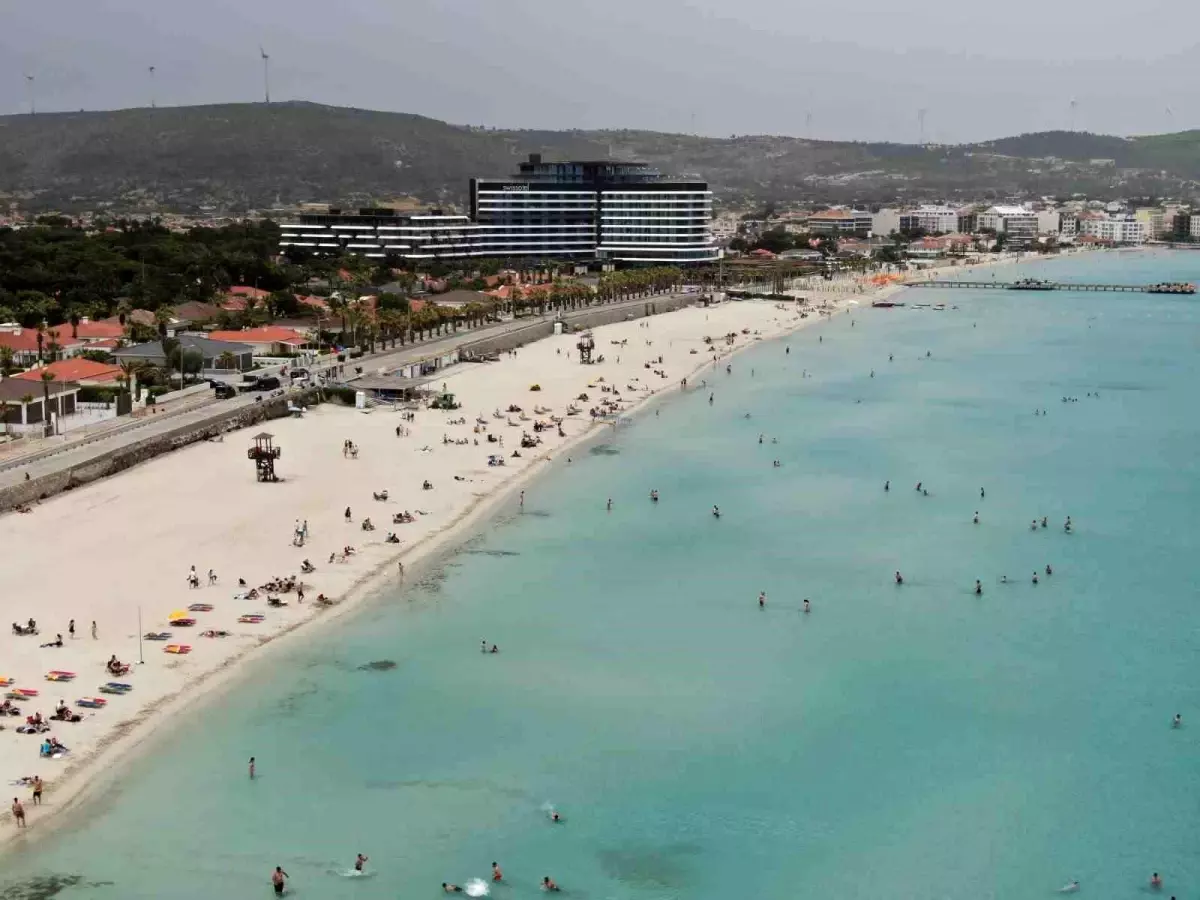 İzmirli Tatilciler Çeşme'ye Akın Etti