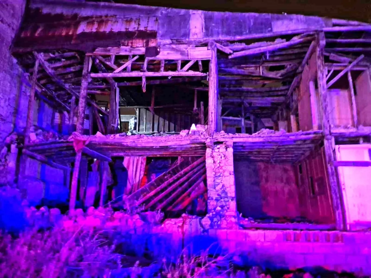 Kahramanmaraş'ta Metruk Binada Göçük Meydana Geldi