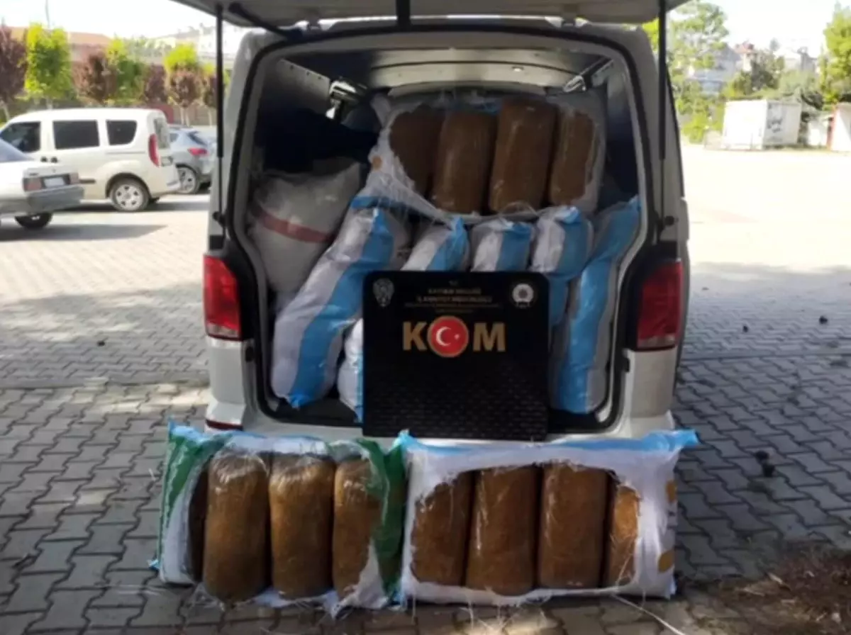 Kayseri'de 940 Kilo Kaçak Tütün Ele Geçirildi