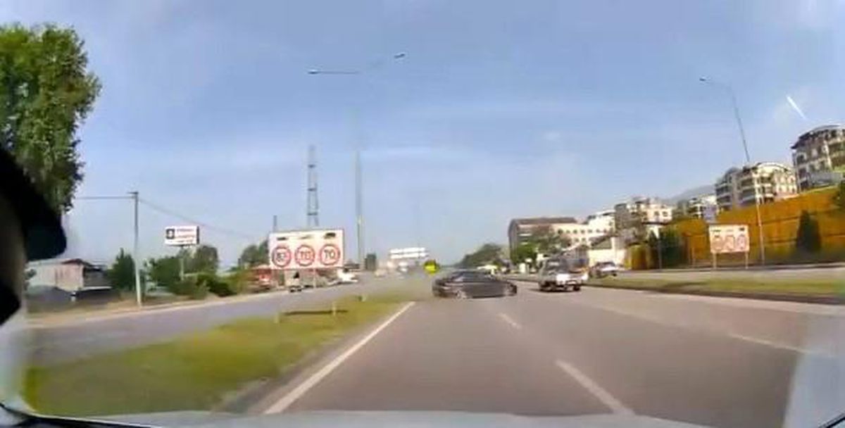 Bursa'da Lastik Patladı, Faciadan Kıl Payı Dönüldü