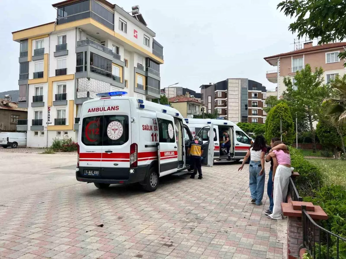 Bucak'ta Sosyal Medya Kavgasında İki Genç Kız Bıçaklandı