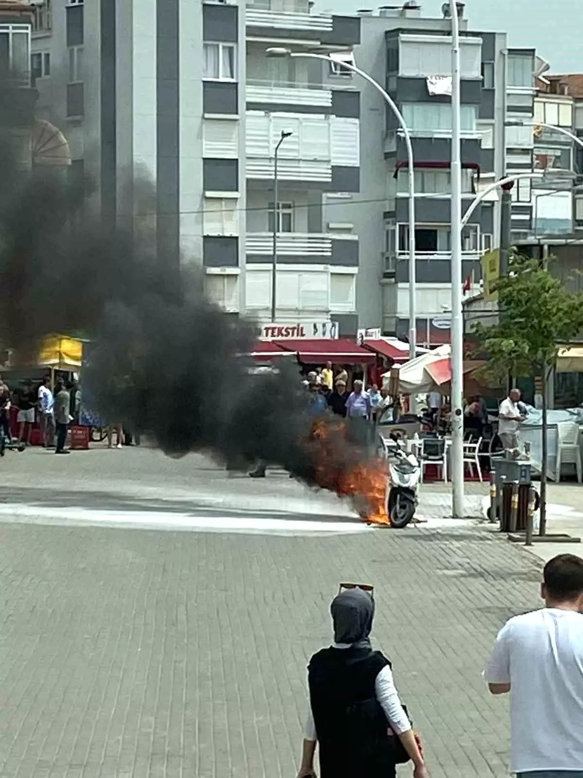 Bursa'da Park Halindeki Motosiklet Alev Alev Yandı