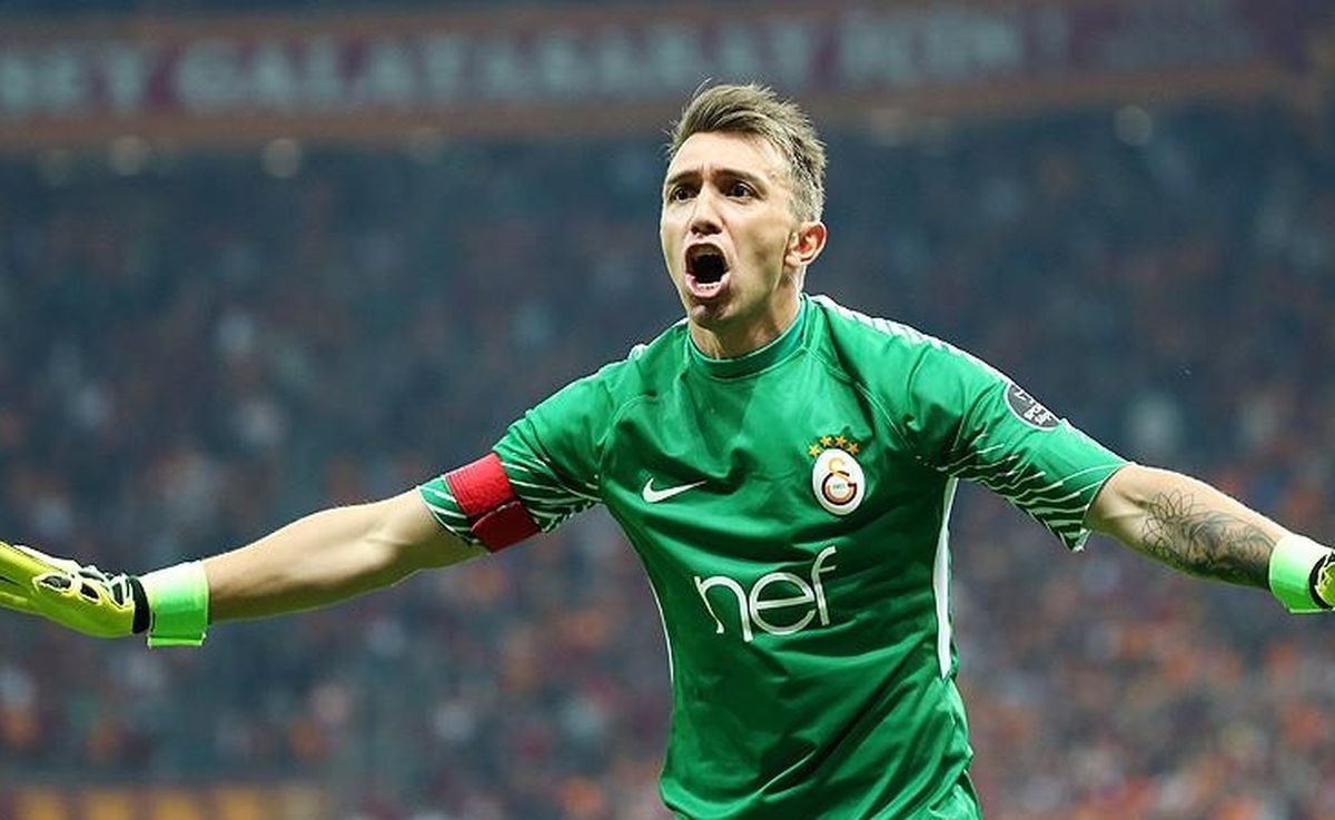 Muslera şampiyonluk kutlamasında hangi şarkı çalıyor, 2025 Şampiyonluk Yenikapı Muslera podyum müziği nedir?