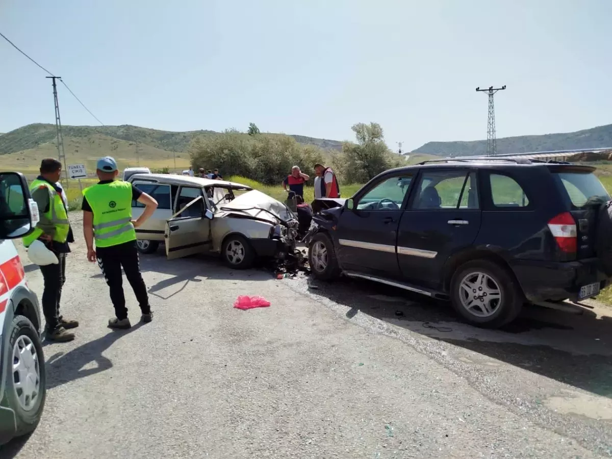 Yerköy'de Otomobil-Cip Çarpışması: 6 Yaralı