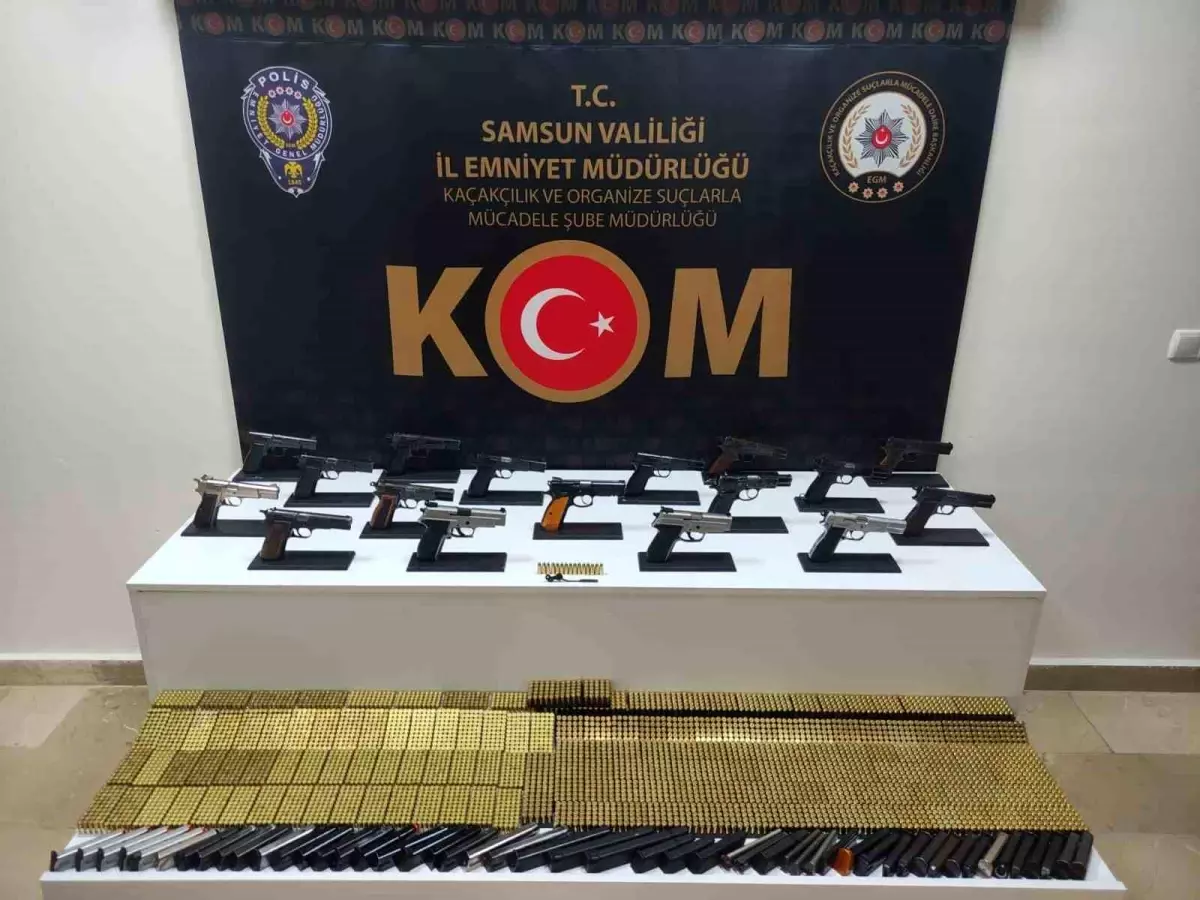Samsun'da Kaçak Silah Operasyonu: 17 Tabanca Ele Geçirildi