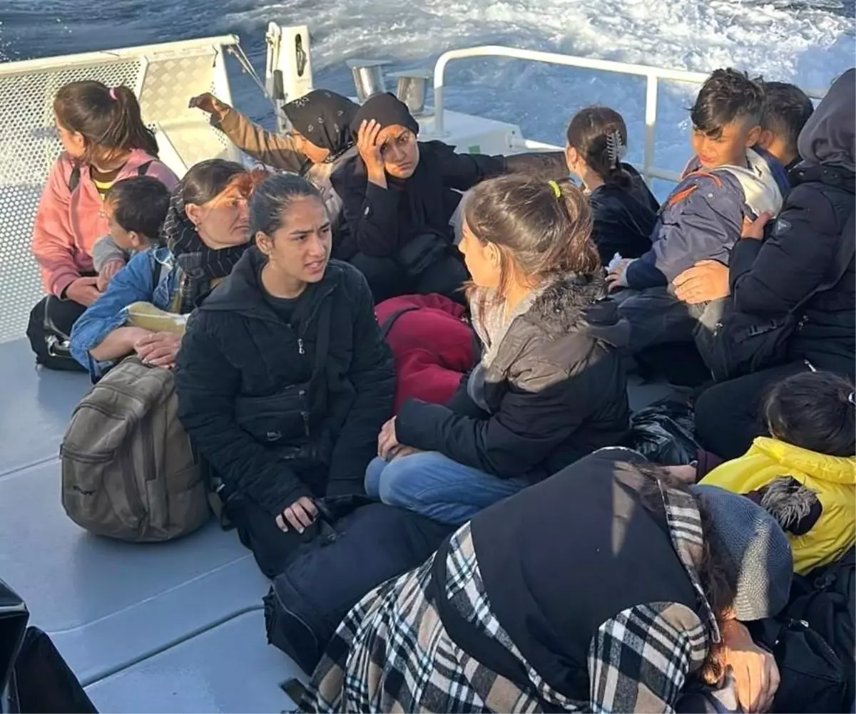 Çeşme ve Seferihisar Açıklarında 53 Düzensiz Göçmen Kurtarıldı