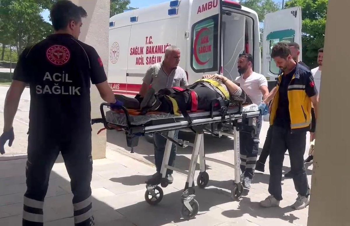 Adıyaman'da Otobüs ile Otomobil Çarpıştı: 1 Yaralı