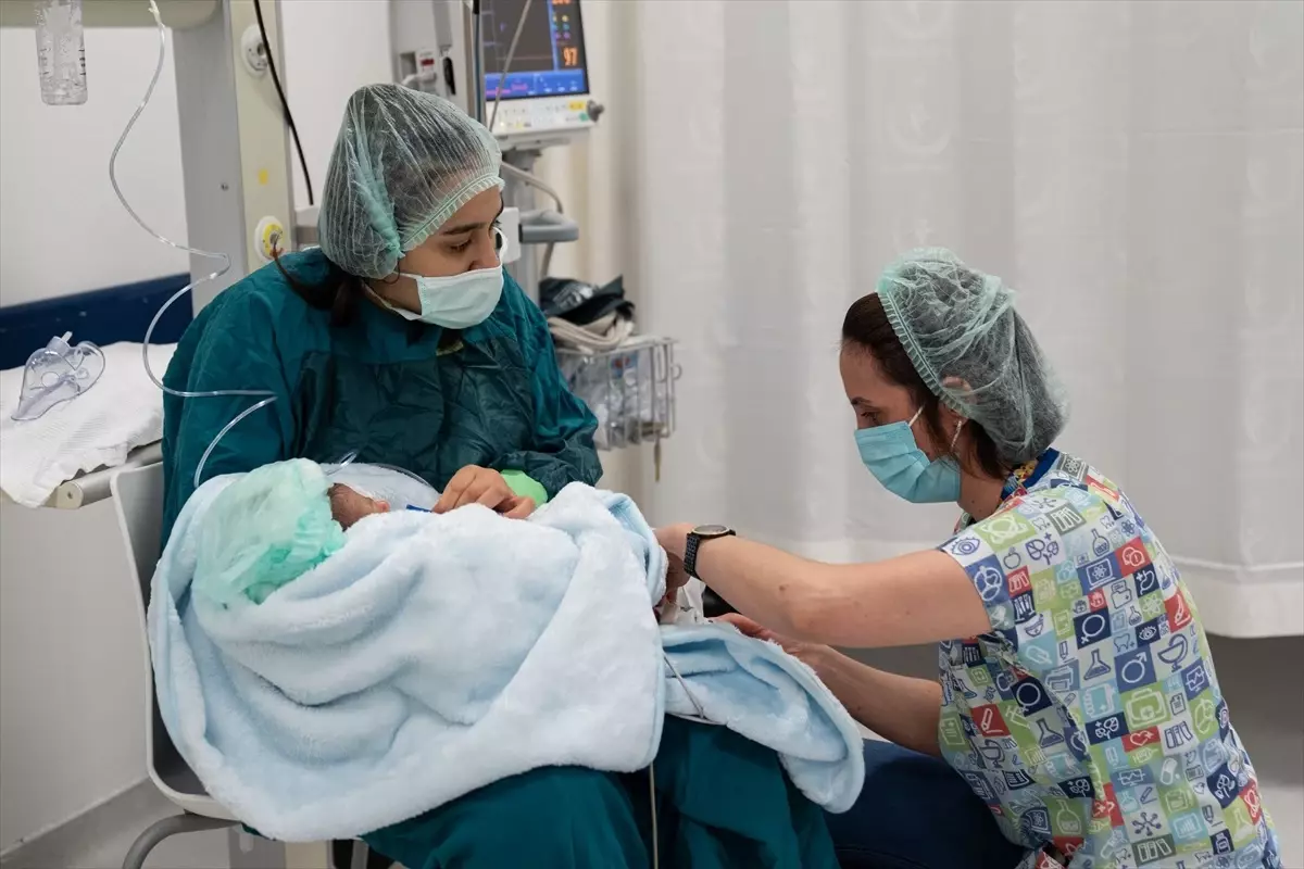 Doğumsal Göz Tansiyonu Hastalığına Yakalanan Bebek Başarıyla Ameliyat Edildi