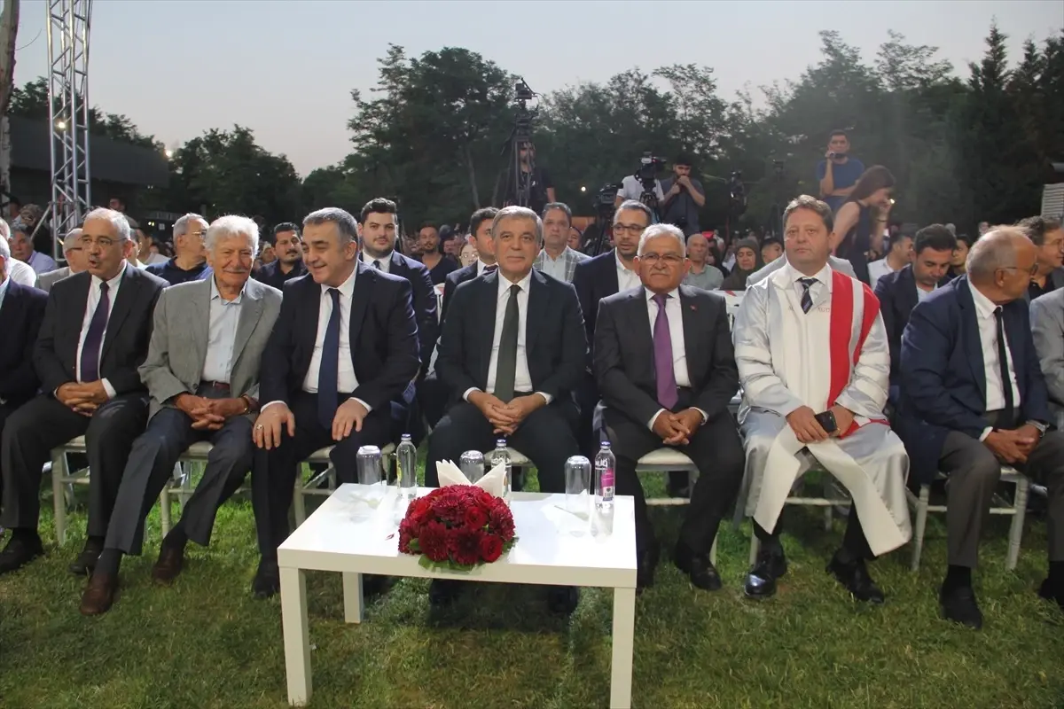 Abdullah Gül, Kayseri'deki AGÜ Mezuniyet Törenine Katıldı