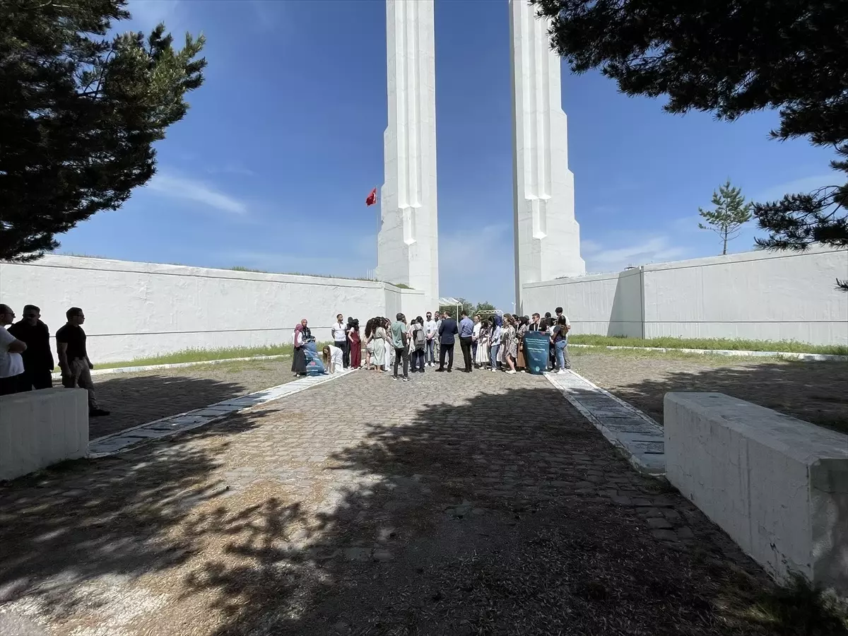 50 Genç Malazgirt'in Tarihi ve Doğal Güzelliklerini Keşfetti
