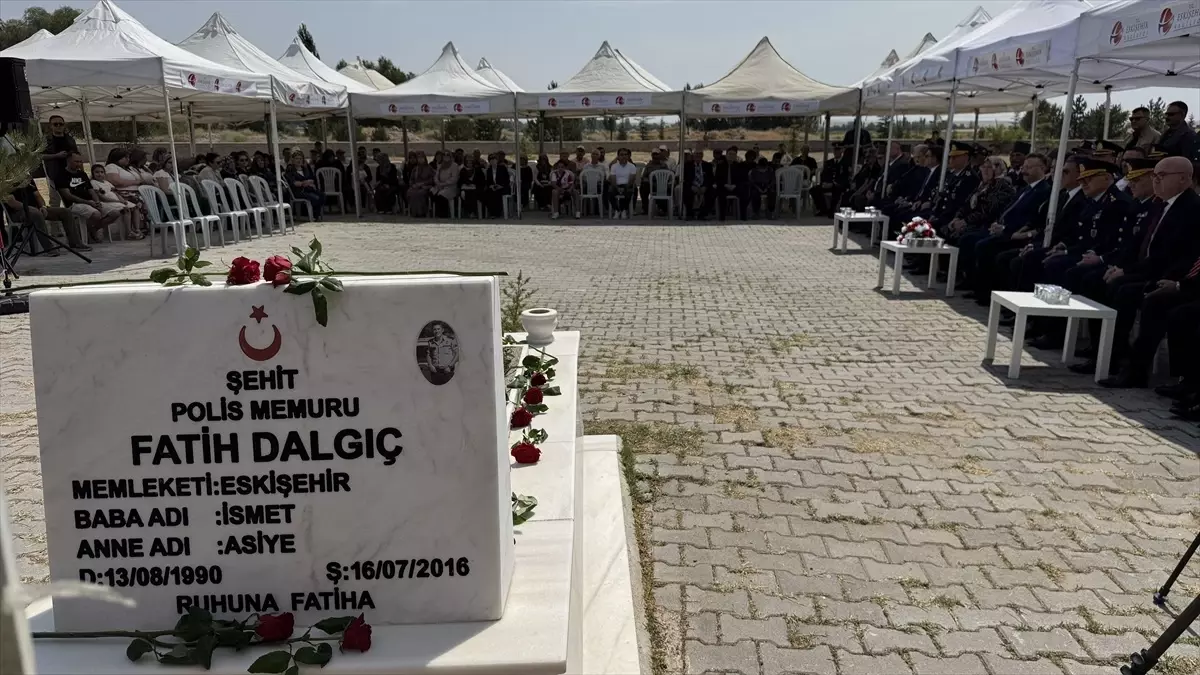 15 Temmuz şehidi Fatih Dalgıç, Eskişehir'de kabri başında anıldı
