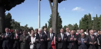 15 Temmuz şehitleri, İstanbul'da kabirleri başında anıldı