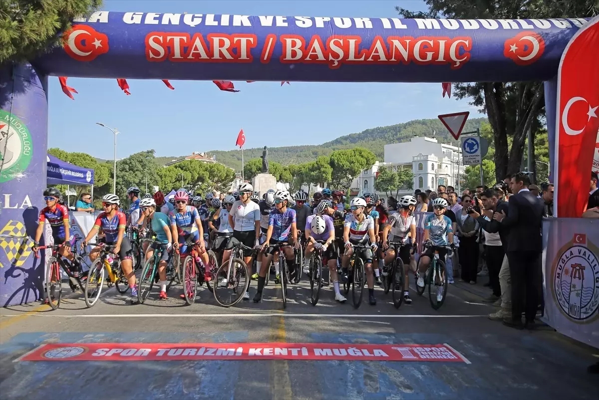 15 Temmuz Şehitlerini Anma Ulusal Bisiklet Yol Yarışı, Muğla'da başladı
