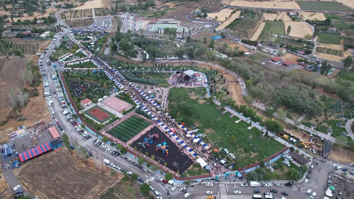 17. Uluslararası Çubuk Kültür ve Turşu Festivali Yoğun İlgiyle Devam Ediyor