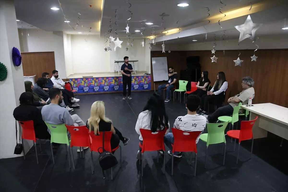 22. Van Akdamar Çocuk ve Gençlik Tiyatroları Şenliği Devam Ediyor